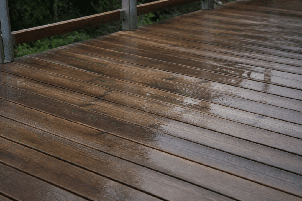 Planches bois humides exposees exterieures terrasse classe quatre