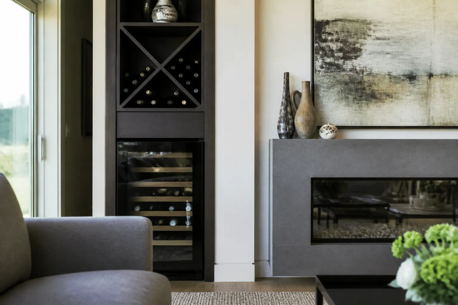 Meuble cave a vin integre dans coin salon moderne